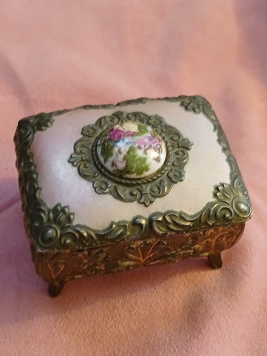 Caseta vintage metal