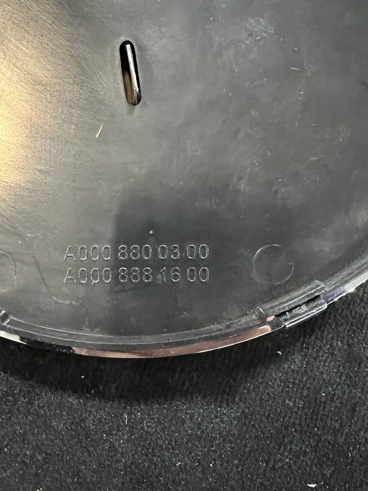 Placheta emblema sigla grila Mercedes A0008800300