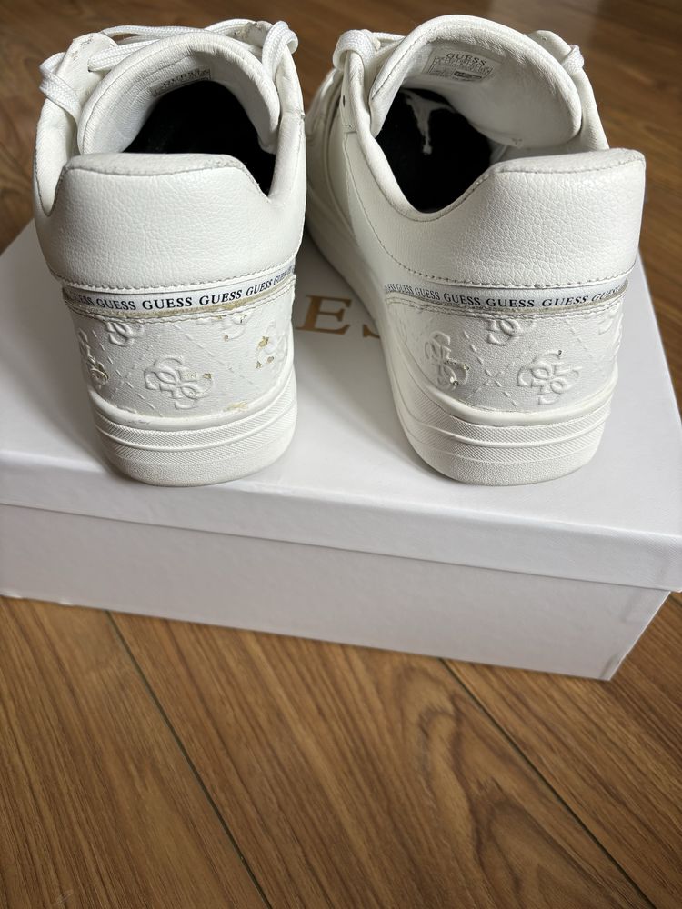Pantofi Guess marimea 42