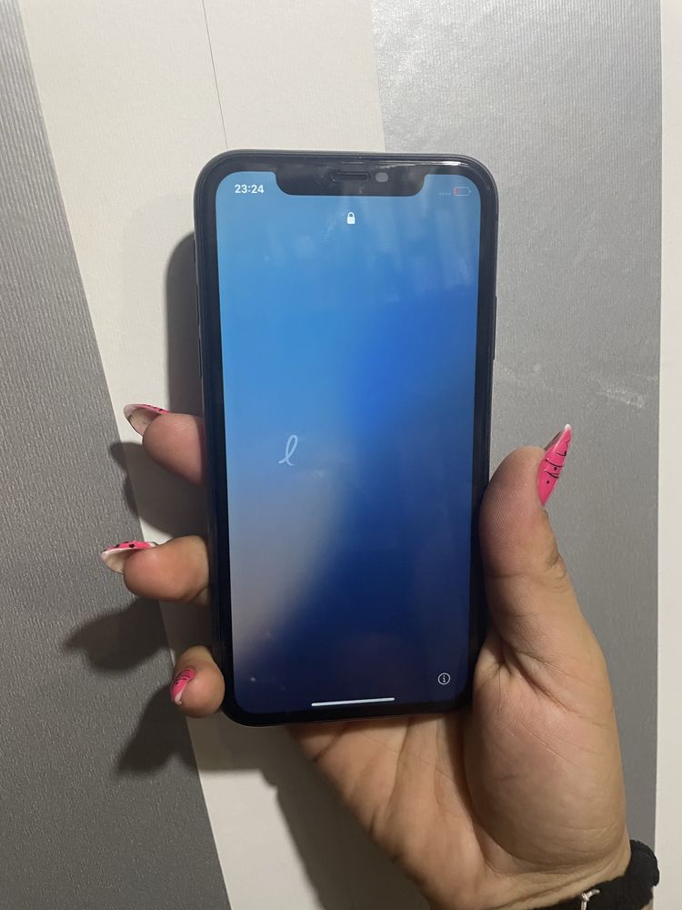 Iphone 11 с кутия и зарядно