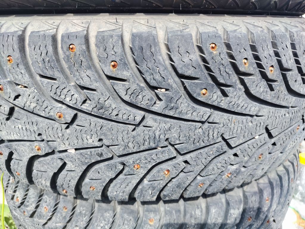 Комплект зимних шин 225/65 R17