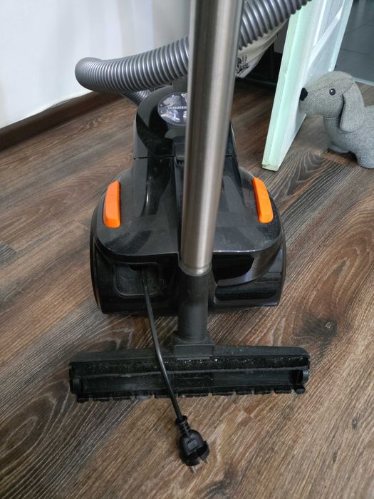 Aspirator cu fir Rowenta Compact Power Cyclonic