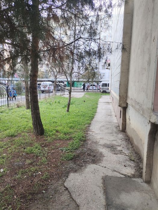 Kvartira sotiladi 2 xonalik 1 etaj