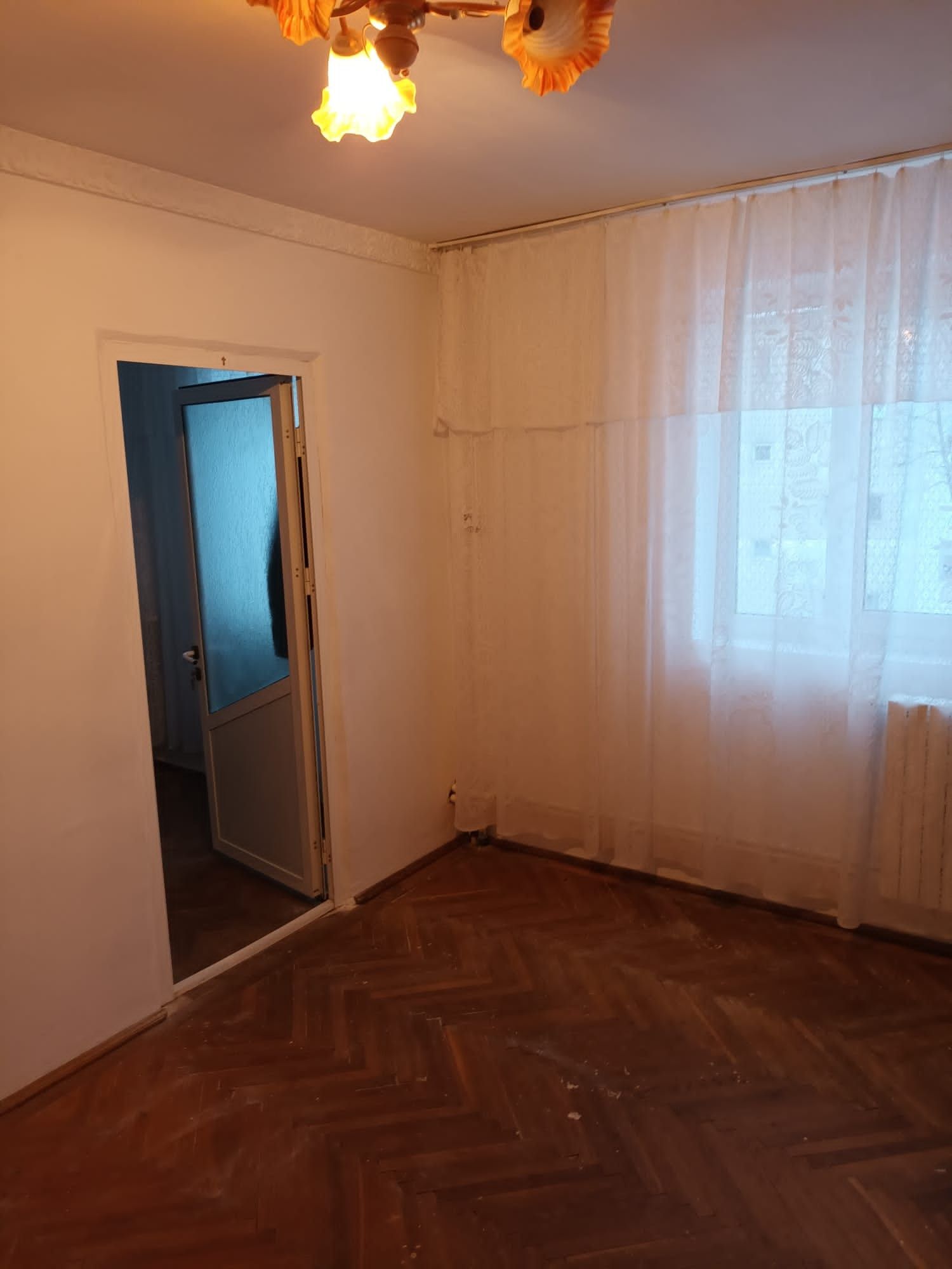 Vând apartament 2 camere zona Neptun