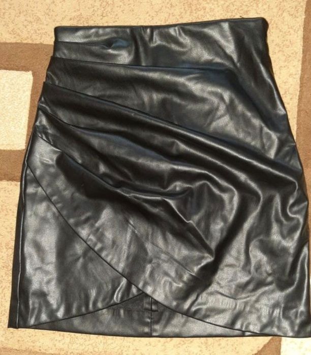 Fusta Zara marimea XS noua fara eticheta.