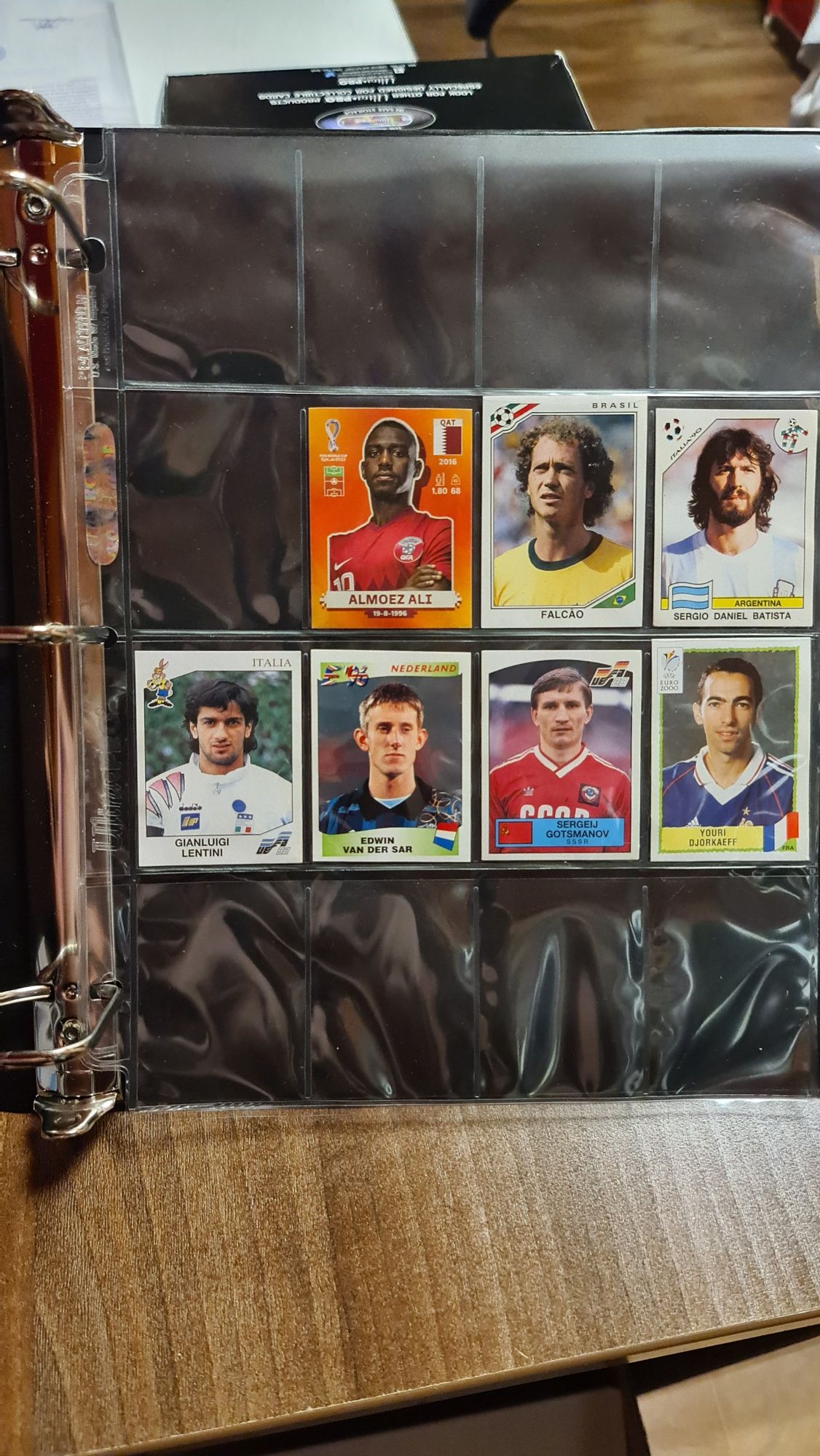 Binder si folii Ultra pro platinium noi pentru stickere panini