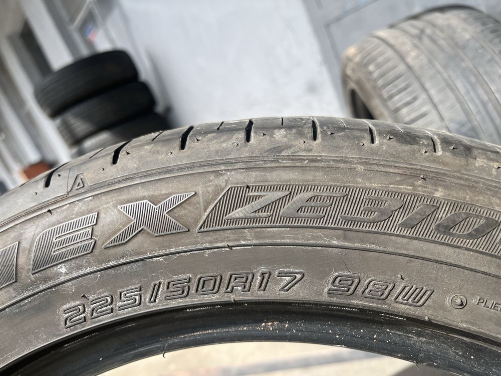 2 бр. летни гуми 225/55/17 Falken DOT 1023 4,5 mm