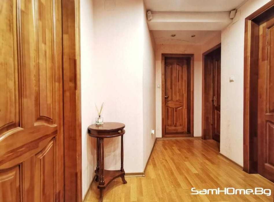 Дава се под наем Тристаен апартамент в Варна, Гръцка махала - 110 кв.м за 900 € - Снимка #9