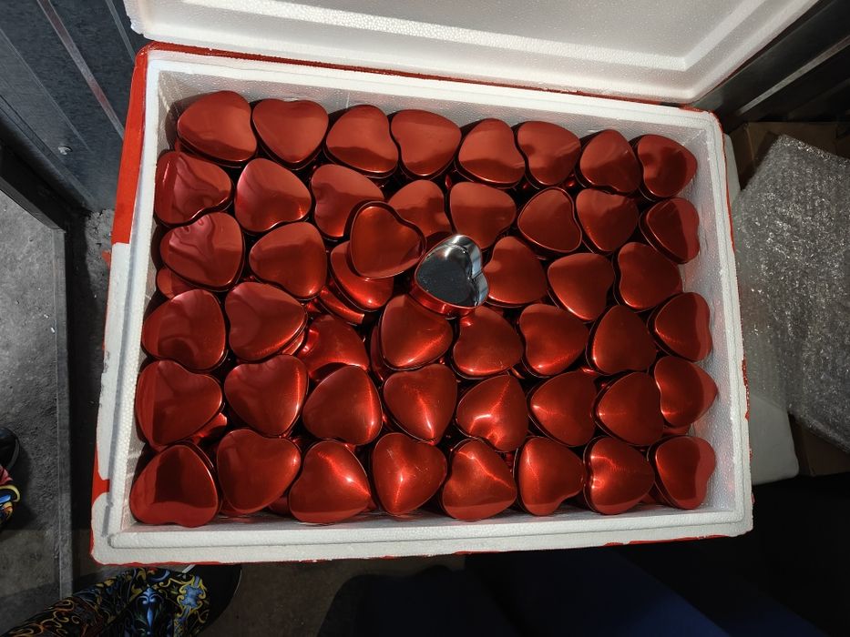 Продам жестяные баночки бонбоньерки