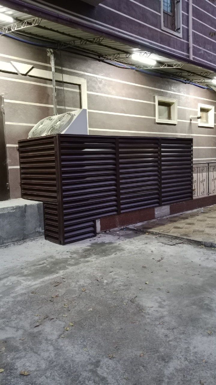 (51) Жалюзи заборы, на разных видов.