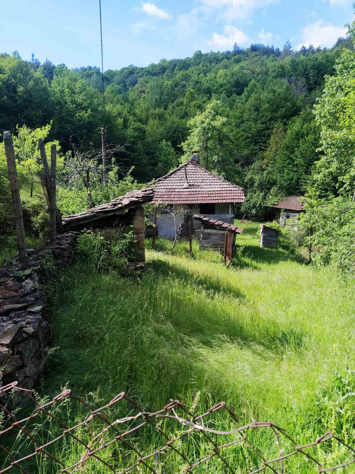 Продавам къща с.Горни Дамяновци -Прозорковци общ Трявна