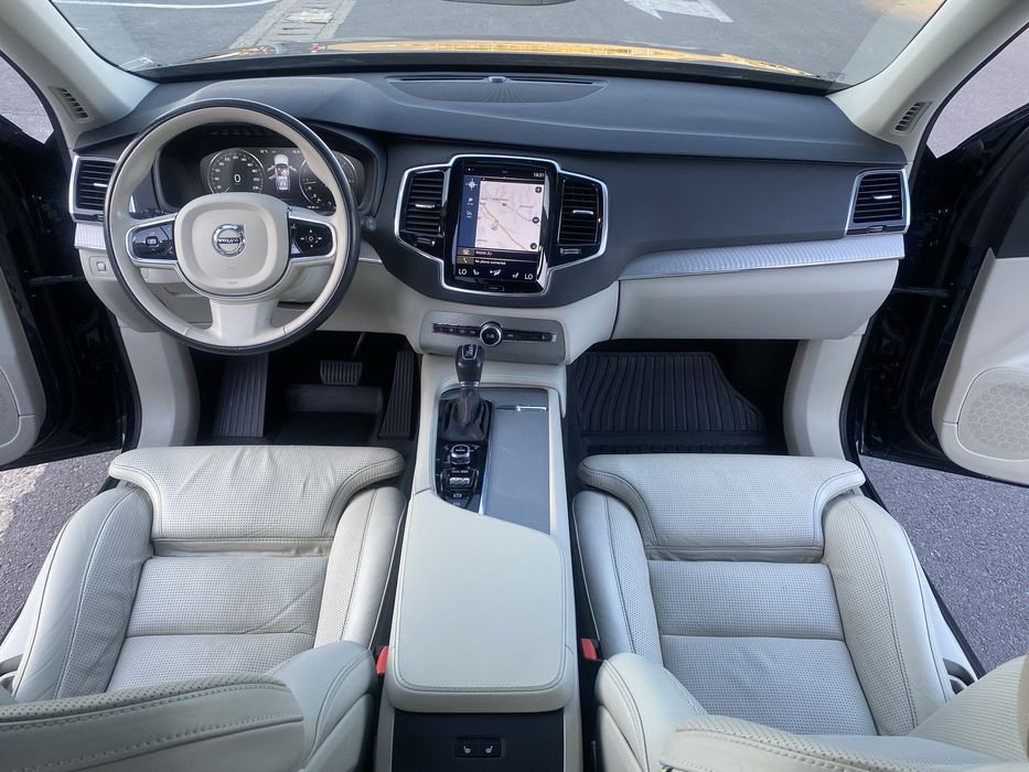 Volvo XC90 2.0D D5 4xD 232 cp 7 Locuri INSCRIPTION PLUS
