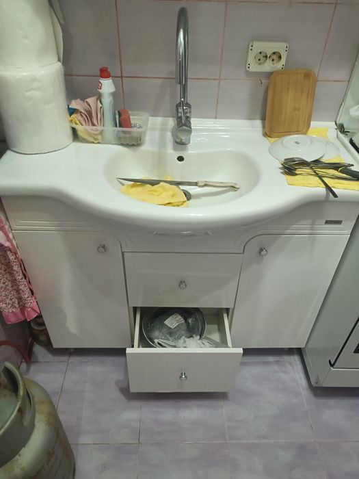 Chiuvetă cu mască albă și baterie inclusă