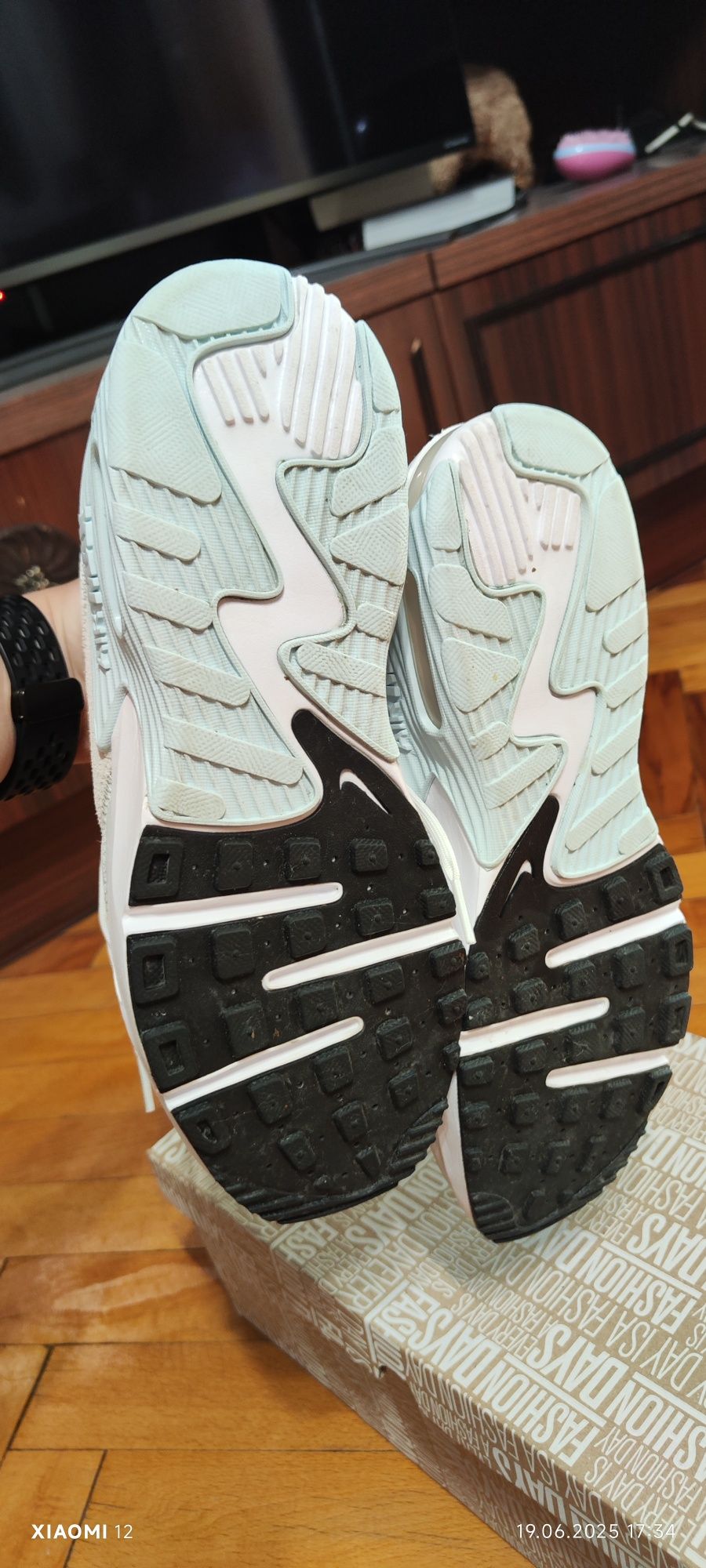Nike - Кожени спортни обувки Air Max Excee с велур, Бял, Аквамарин син