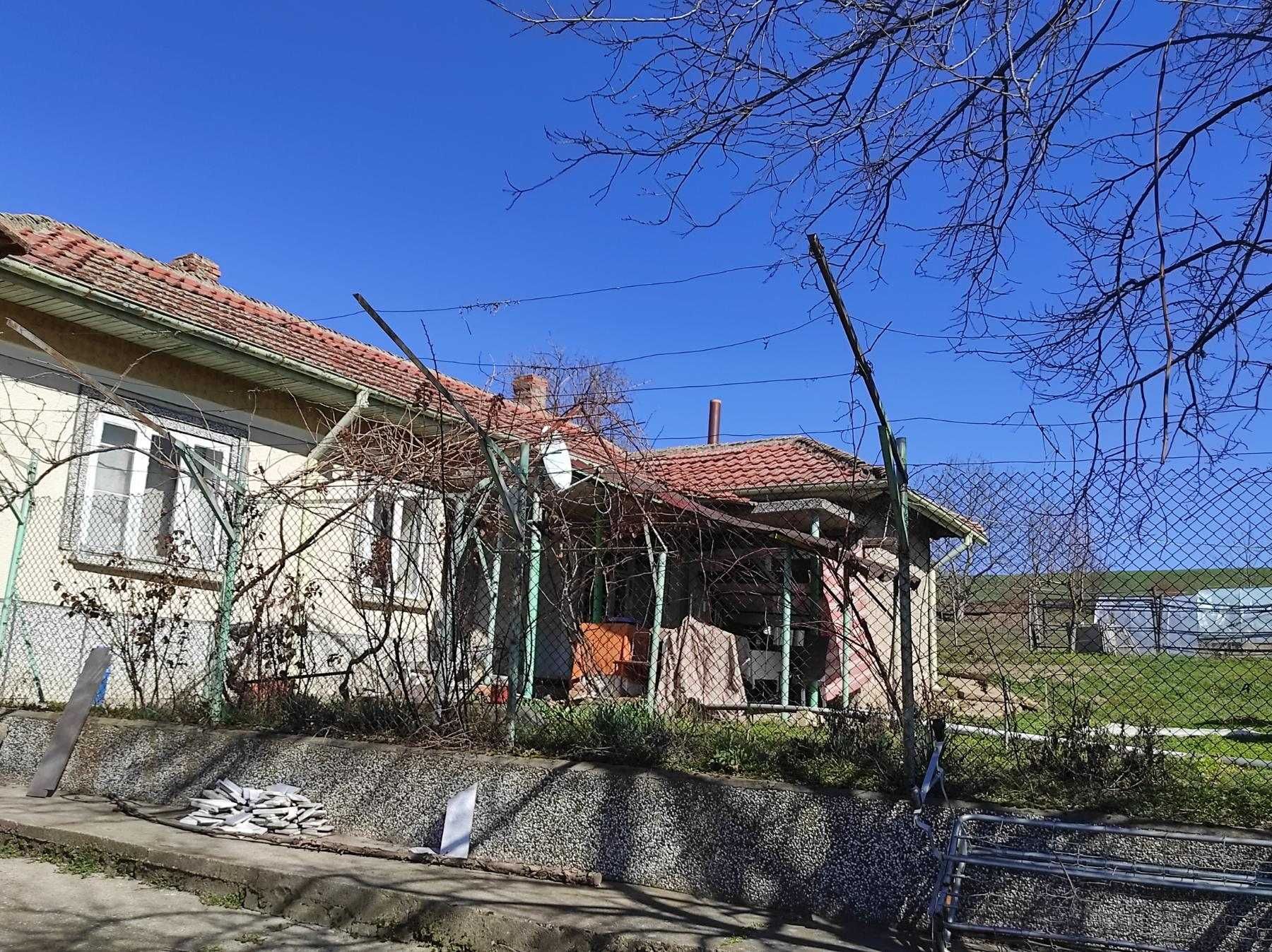 Продавам къща в село Казимир