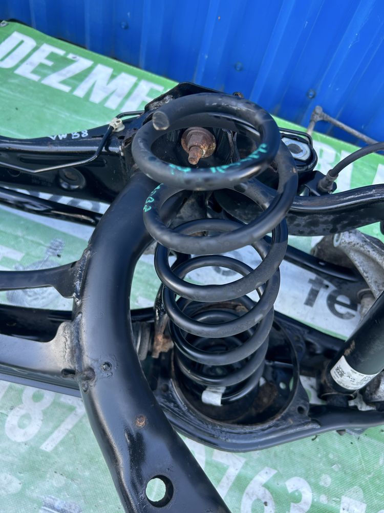 Arc spate stânga , dreapta spate Volkswagen Passat B8 berlină