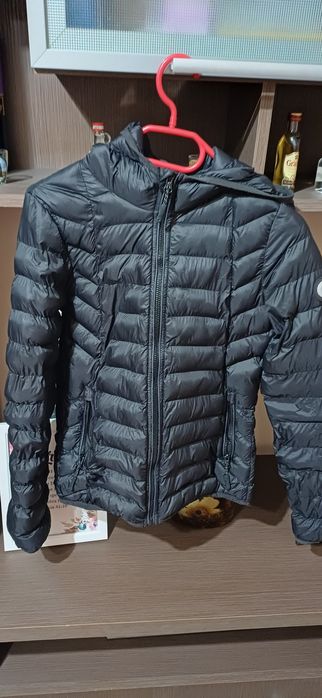 Vând geaca dama culoare neagra