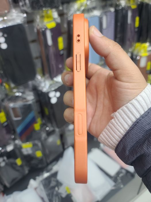 Iphone 17 qiladigan chexollar sotuvda