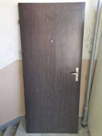 Дървена входна врата
