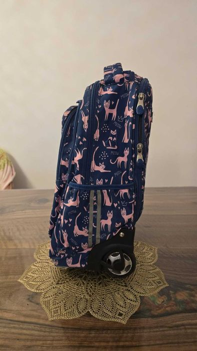 Ghiozdan clasele V-VIII, 4 compartimente, Majewsk Colectia Lazy Cats