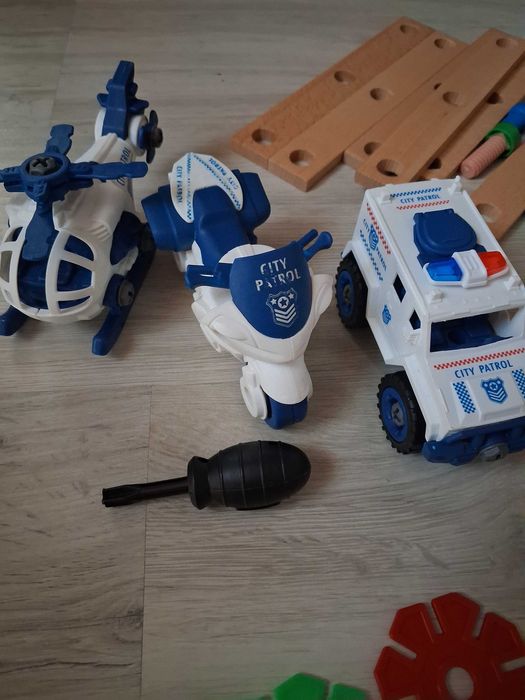 Lot jucarii din lemn de construit/ piese constructii