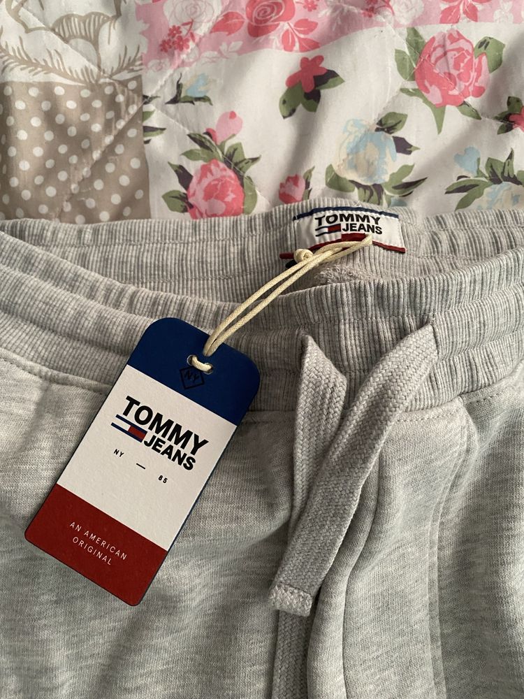 Анцуг на Tommy Jeans