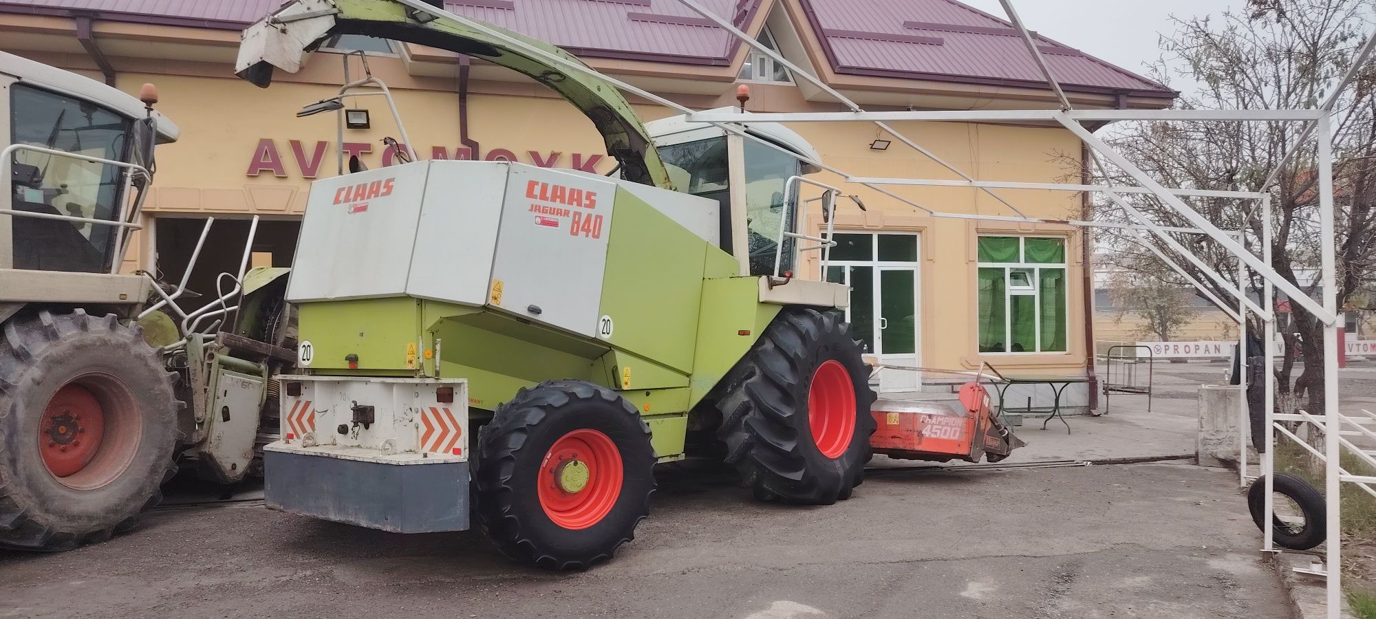 Конбайн 840 сотилади холати