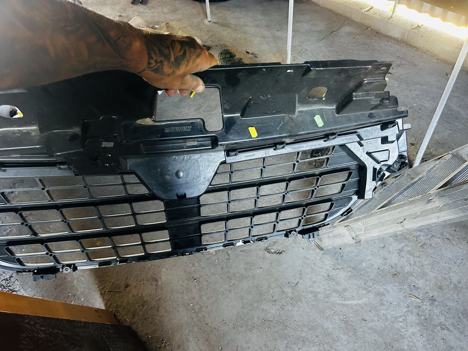Предна Решетка за Renault Trafic3