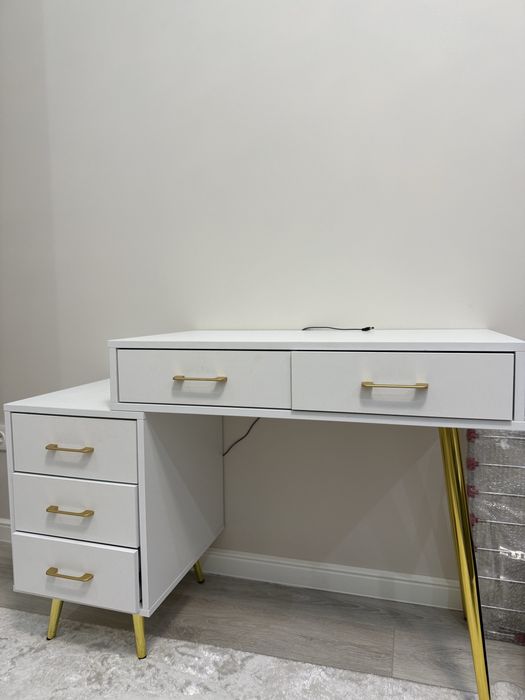 Туалетный столик