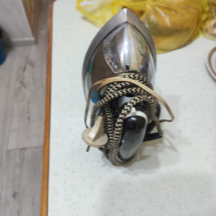 Утюг советский работает всё 80000