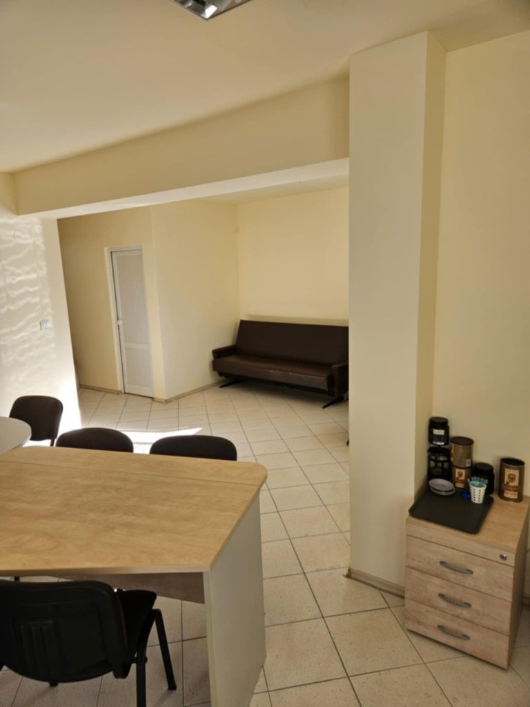 Дава се под наем Офис в Шумен, Център - 45 кв.м за 306 € - Снимка #5