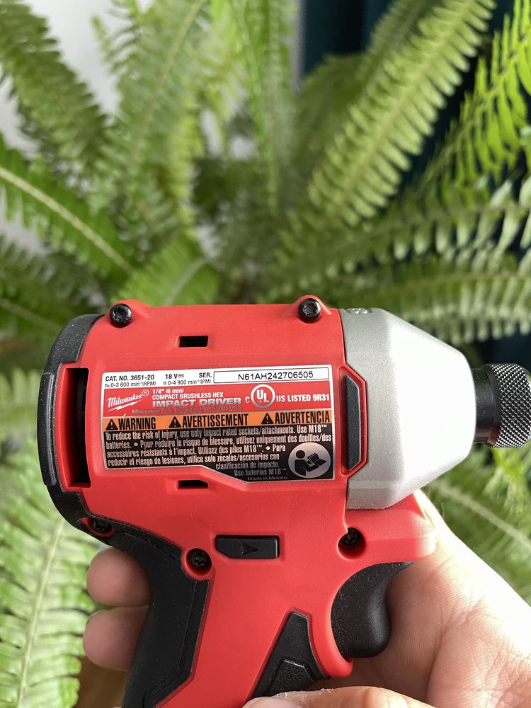 Комплект акумулаторни винтоверти  MILWAUKEE 18V