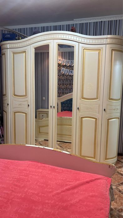 Продам спальный гарнитур