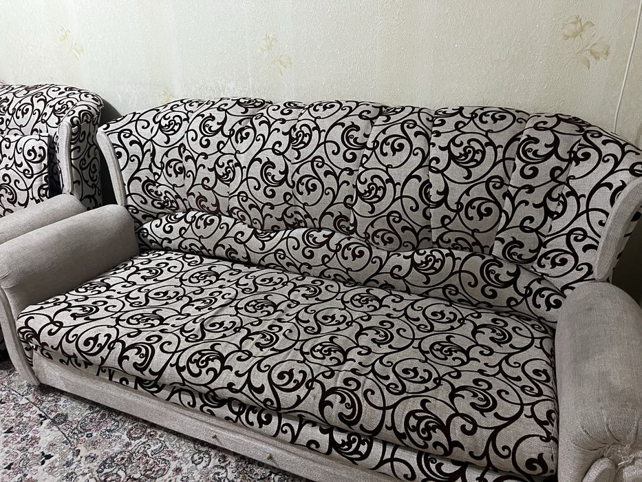 Продается диван в хорошем состоянии