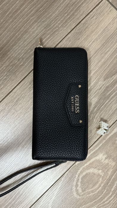 Оригинално портмоне Guess