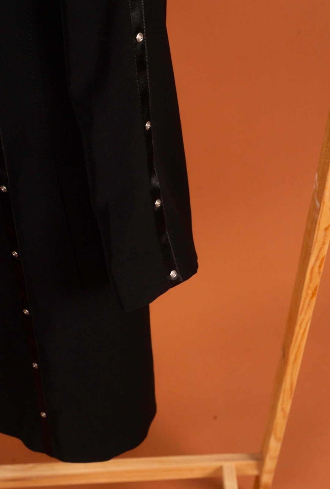 Пиджак женский (удлиненный).Черного цвета.  Размер рус 52 (европ 46)