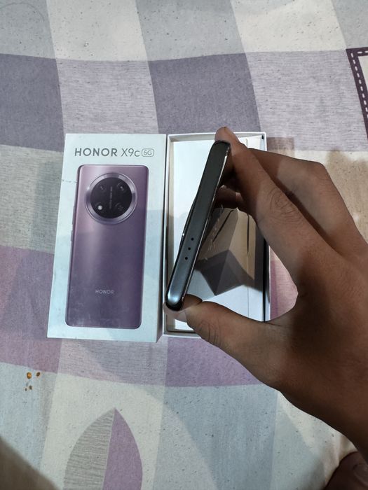 Honor x9C 8+12/256 yaxshi