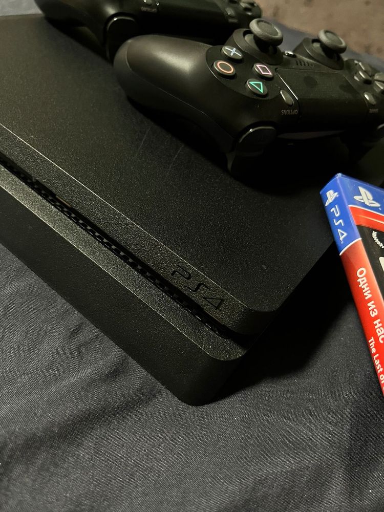 Продам PlayStation4 1TB с подпиской Exstra