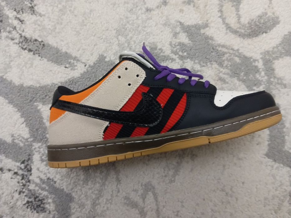 Кастомные кроссовки