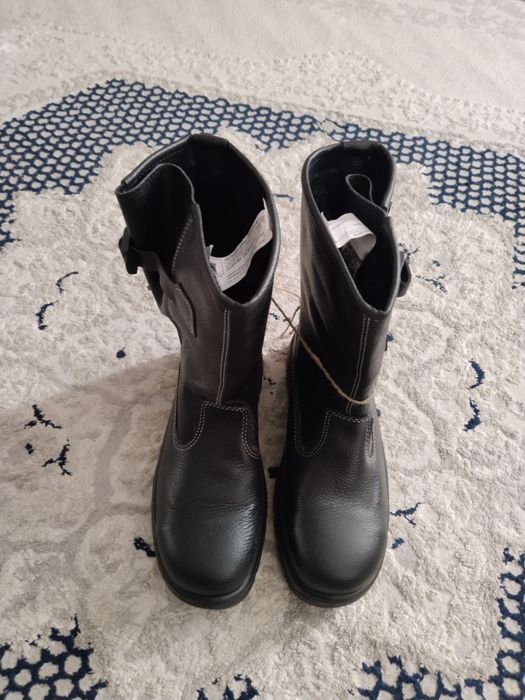 Продам  зимний рабочий сапоги