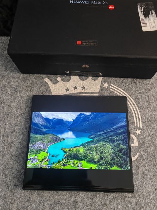 Huawei Mate XS foldable