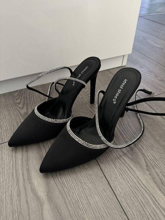 Pantofi cu toc si pietre