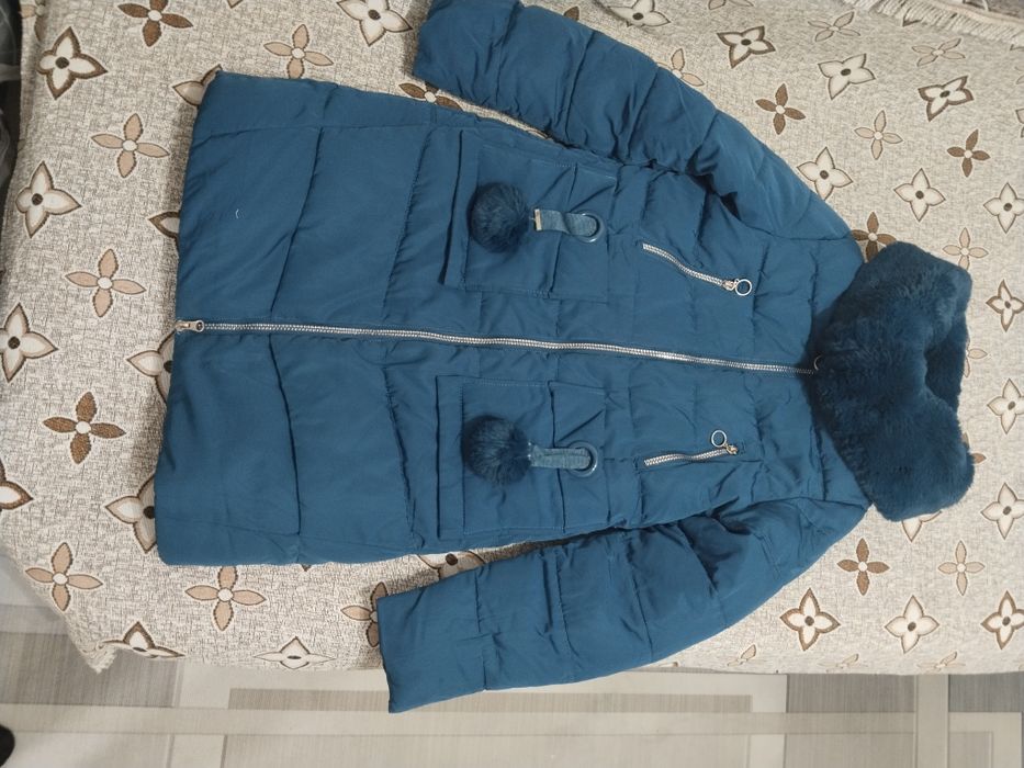 Продам зимнию куртку на девочку