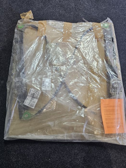 Macara electrica noua originala stanga spate Audi Q7 2007 - 2015

Cod