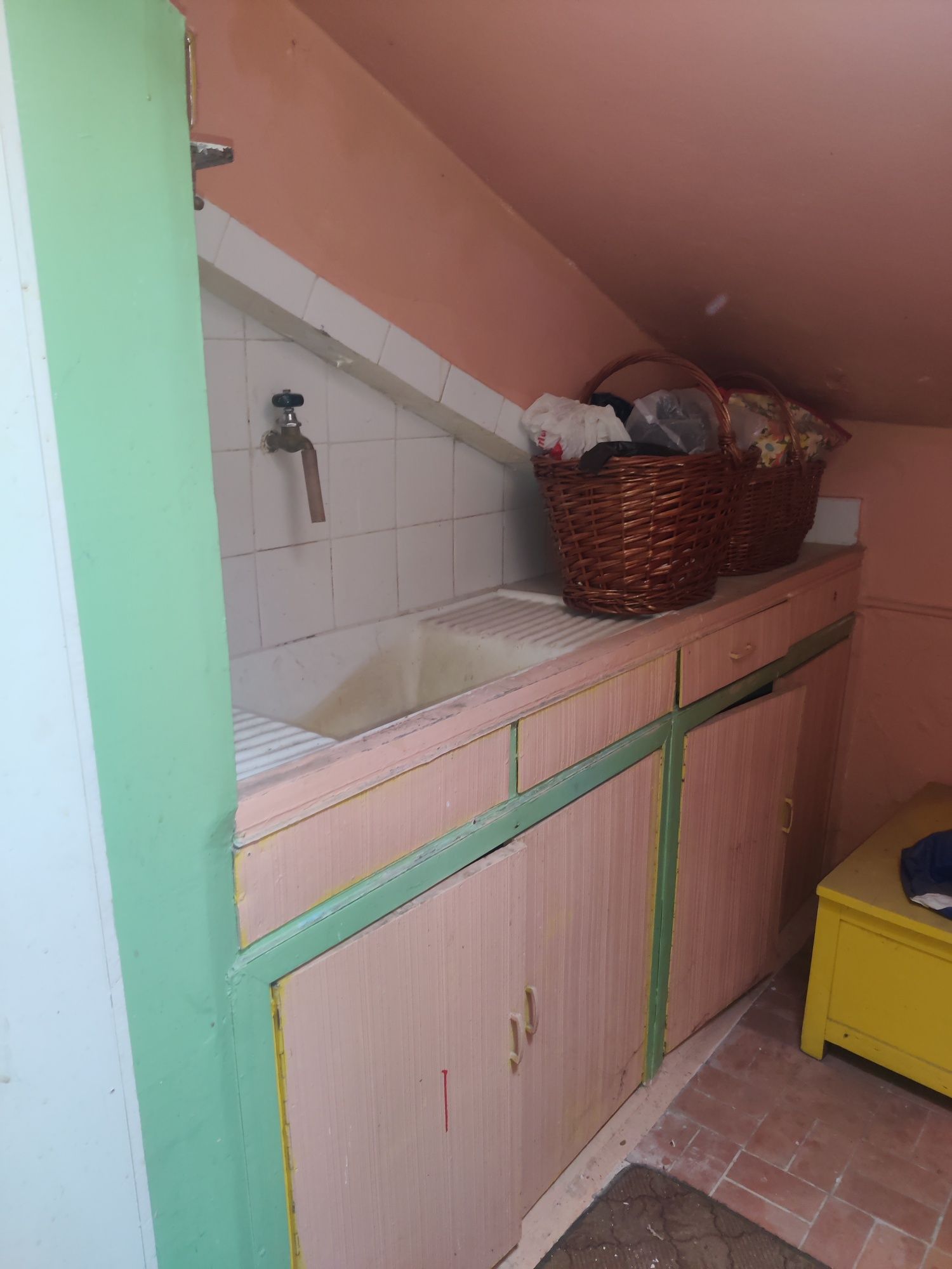 Продавам кооперация  4+1 с гараж, таванска стая и дворно място .Спешно