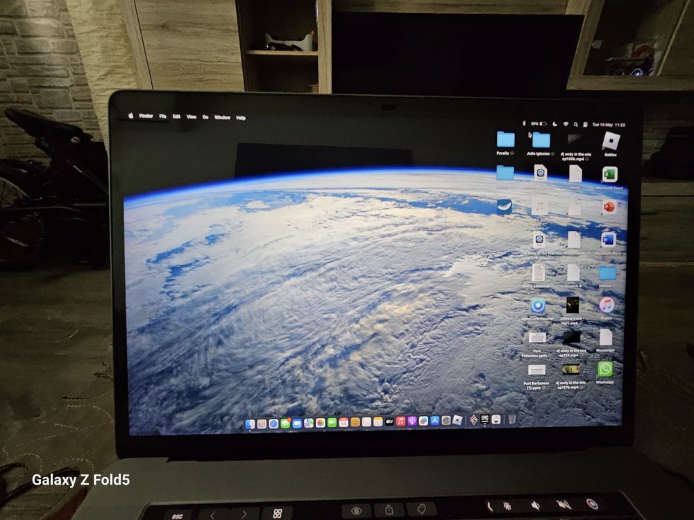 Macbook pro 15 inch 2018 touchbar, i7, 16 gb ram, 512 SSD, Bucuresti