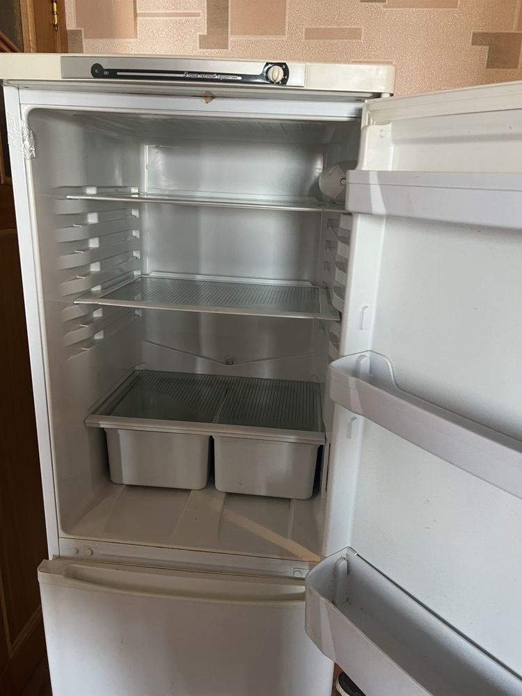 Продам холодильник за 10.000т
