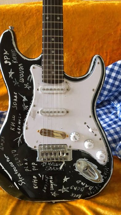 Продам электрогитару хомадж!