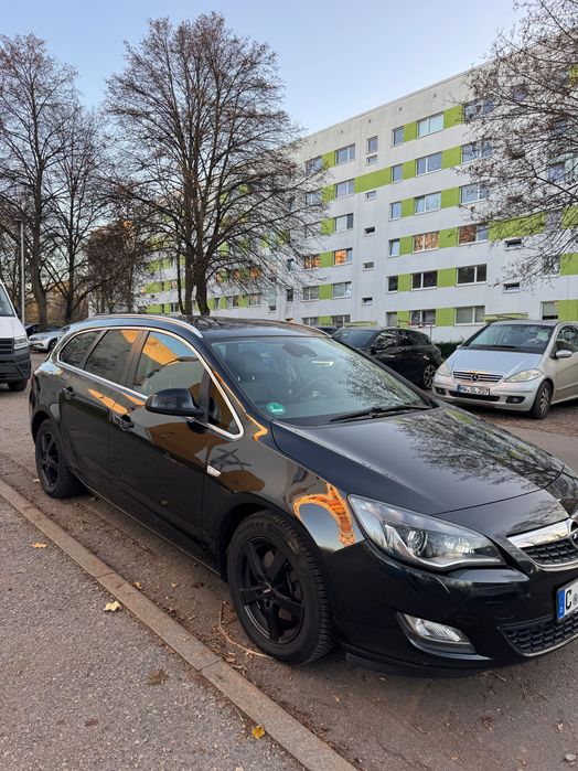 Opel Astra J 2012. Mașina se află în Germania