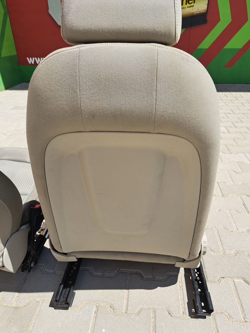 Vând scaune Audi a4 b8
